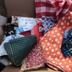 Surprise Mystery Box Full Of Fabric Scraps Yardage And Panels Great For Pillows